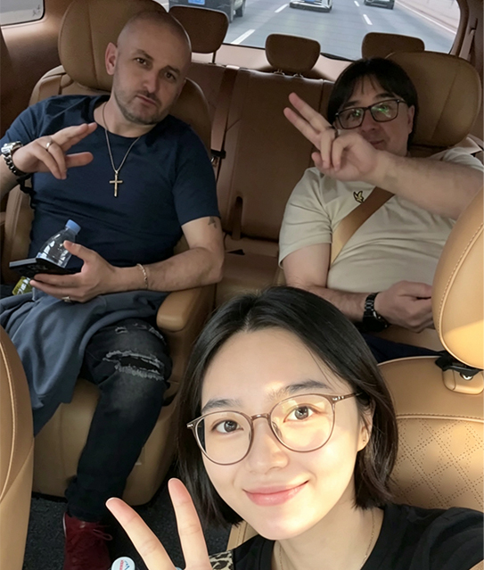 International clients with a Foshan furniture sourcing consultant