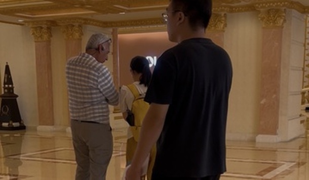 International buyers visiting Foshan furniture showrooms with a sourcing agent