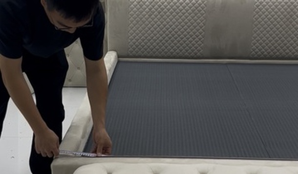 Furniture quality inspection in a Foshan warehouse