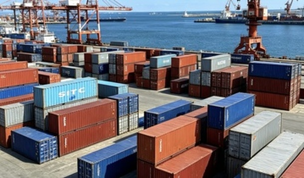Furniture container loading and international shipping coordination in China